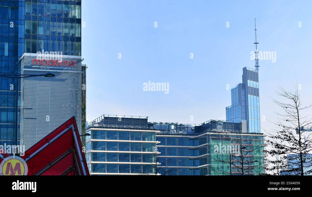 Varsavia, Polonia. 22 febbraio 2025. Costruzione di un moderno quartiere verde e multifunzionale di Wola. Towarowa 22 è un progetto di formazione urbana implementato Foto Stock