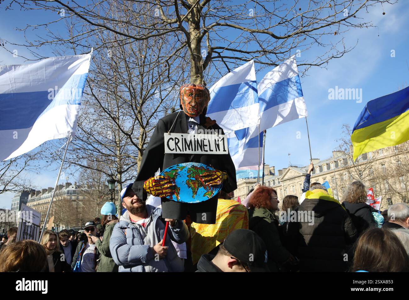 Parigi, Francia, il 23 febbraio 2025, protesta contro la guerra in Ucraina. Crédit Francois Loock/Alamy Live News Foto Stock