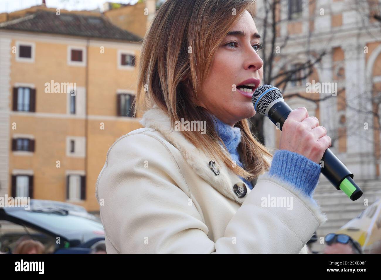 23/02/2025 Roma, 24 febbraio 2022, e Vladimir Putin hanno annunciato una "operazione militare speciale" con l'obiettivo di "smilitarizzare e denazizzare l'Ucraina". Tre anni dopo, la guerra sta ancora infuriando e a Roma, come in altre dodici piazze italiane, la comunità Ucraina e numerose associazioni hanno dimostrato questo pomeriggio a sostegno della resistenza Ucraina. Nella foto: Maria Elena boschi PS: La foto può essere utilizzata nel rispetto del contesto in cui è stata scattata, e senza intenti diffamatori del decoro delle persone rappresentate Foto Stock