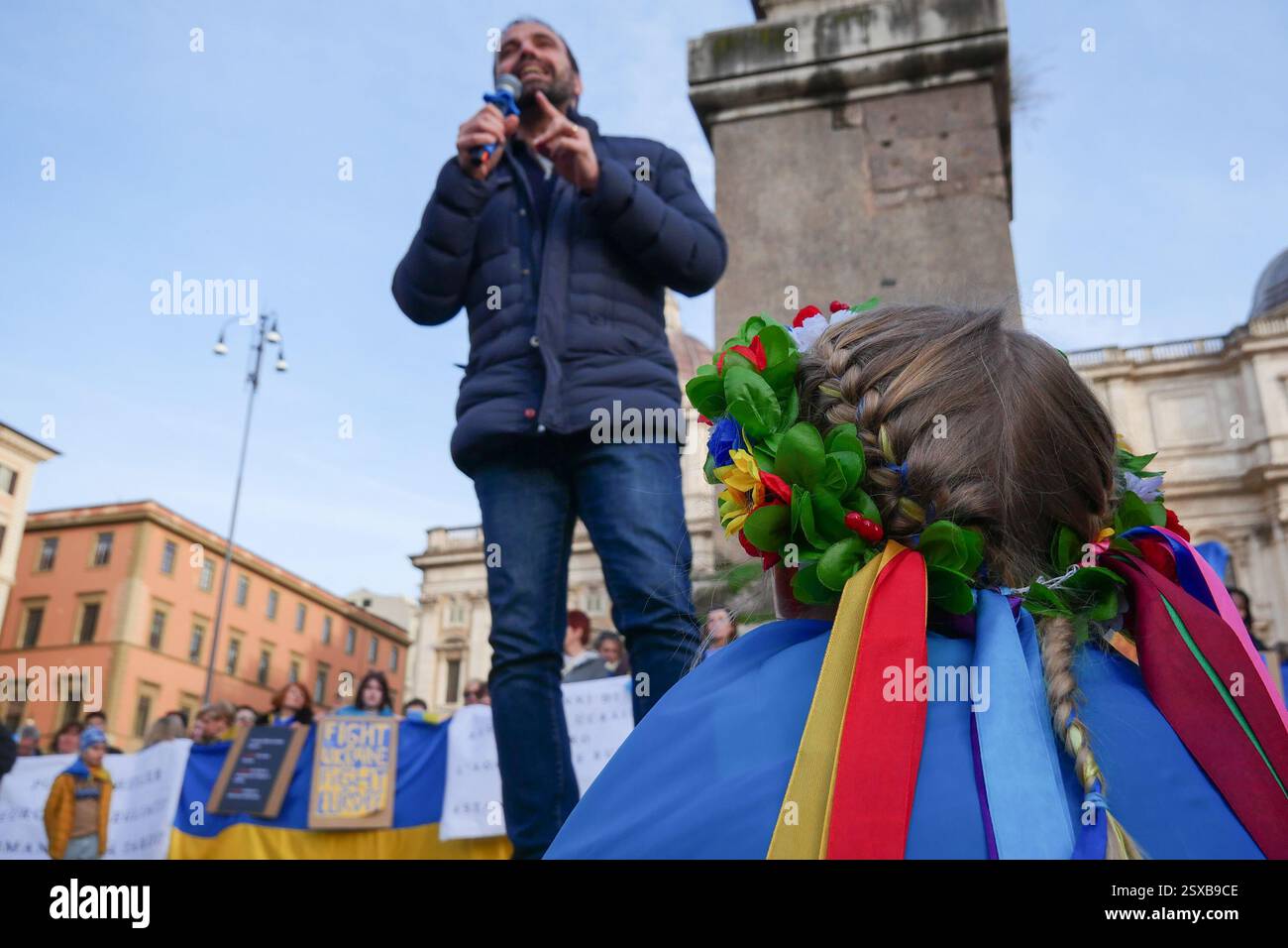 Roma, . 23 febbraio 2025. 23/02/2025 Roma, 24 febbraio 2022, e Vladimir Putin hanno annunciato una "operazione militare speciale" con l'obiettivo di "smilitarizzare e denazizzare l'Ucraina". Tre anni dopo, la guerra sta ancora infuriando e a Roma, come in altre dodici piazze italiane, la comunità Ucraina e numerose associazioni hanno dimostrato questo pomeriggio a sostegno della resistenza Ucraina. PS: La foto può essere utilizzata nel rispetto del contesto in cui è stata scattata, e senza intenti diffamatori del decoro delle persone rappresentate credito: Agenzia fotografica indipendente/Alamy Live News Foto Stock