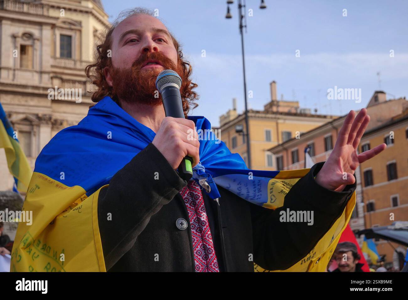 Roma, . 23 febbraio 2025. 23/02/2025 Roma, 24 febbraio 2022, e Vladimir Putin hanno annunciato una "operazione militare speciale" con l'obiettivo di "smilitarizzare e denazizzare l'Ucraina". Tre anni dopo, la guerra sta ancora infuriando e a Roma, come in altre dodici piazze italiane, la comunità Ucraina e numerose associazioni hanno dimostrato questo pomeriggio a sostegno della resistenza Ucraina. PS: La foto può essere utilizzata nel rispetto del contesto in cui è stata scattata, e senza intenti diffamatori del decoro delle persone rappresentate credito: Agenzia fotografica indipendente/Alamy Live News Foto Stock