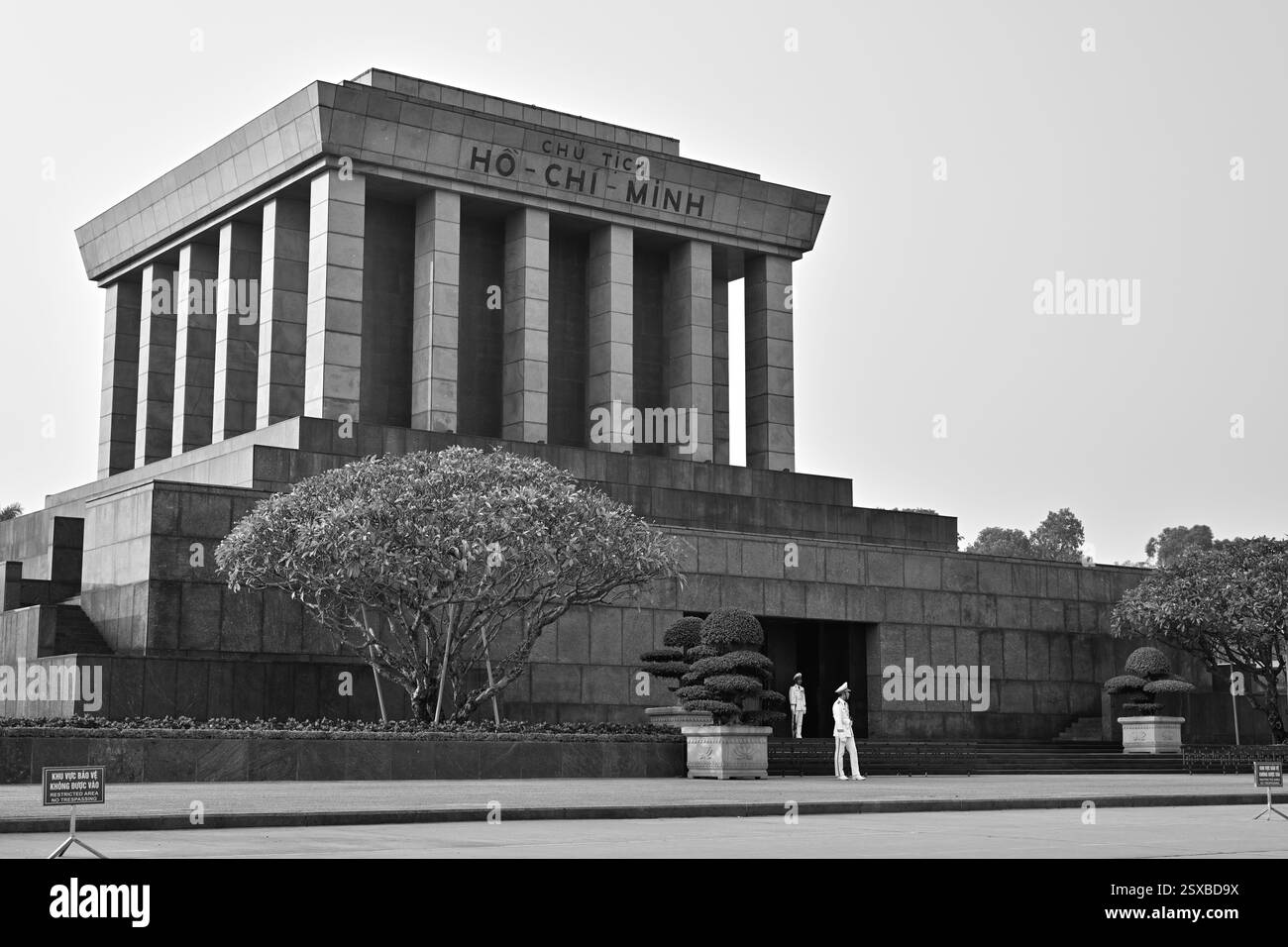 Presente e passato - la vivace vita di Hanoi, capitale del Vietnam VN Foto Stock