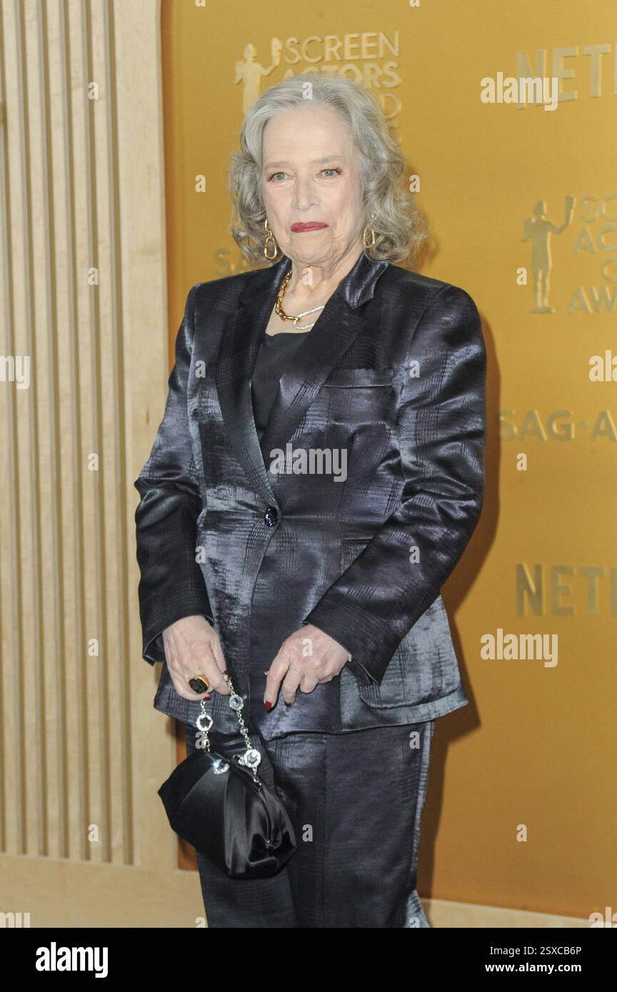 23 febbraio 2025 circa. Kathy Bates agli arrivi per il 31° Annual Screen Actors Guild SAG Awards - parte 2, Shrine Auditorium and Expo Hall, Los Angeles, CA, 23 febbraio 2025. Crediti: Elizabeth Goodenough/Everett Collection/Alamy Live News Foto Stock