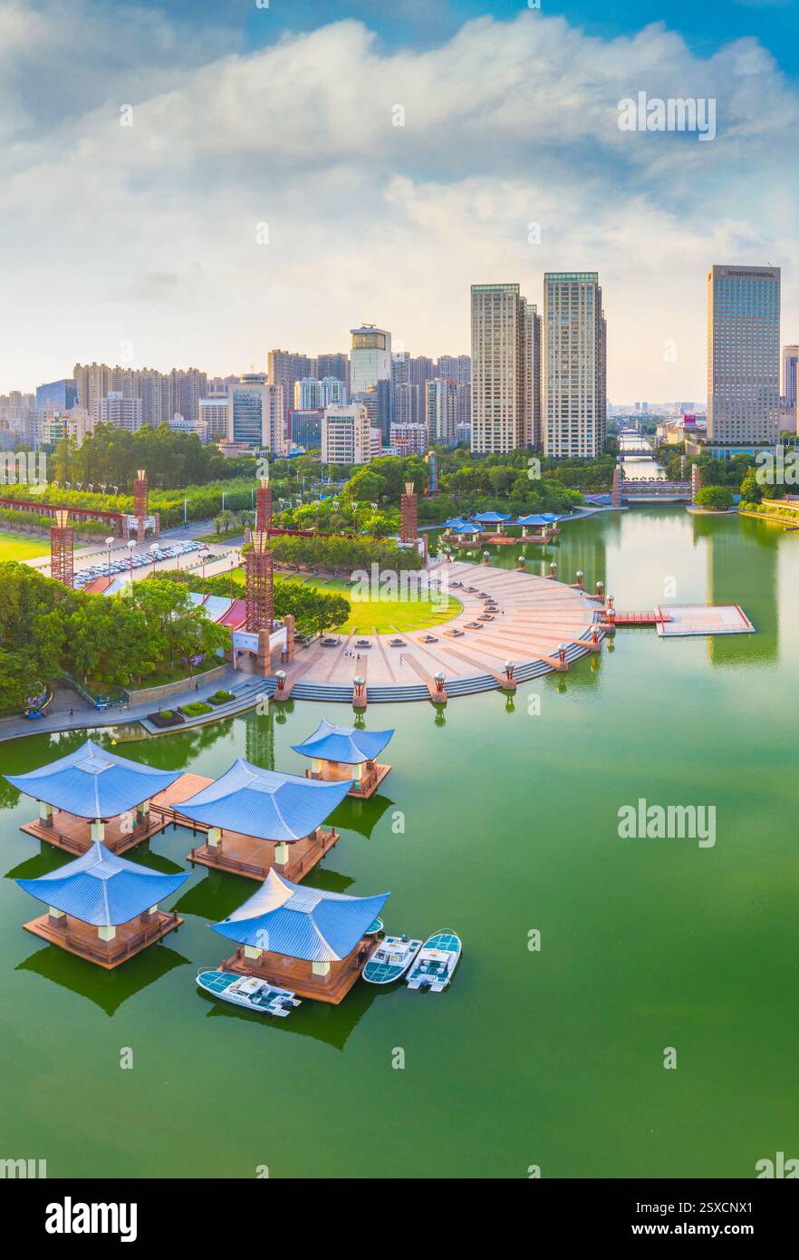 Parco del lago Qiandeng, città di Foshan, provincia del Guangdong, Cina Foto Stock