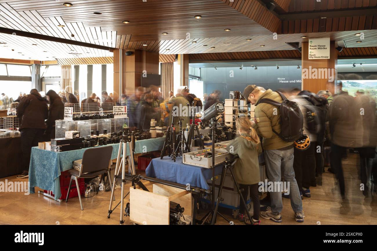 Clienti e stand di vendita di una fiera fotografica, fiera fotografica, Schwabendlandhalle, Fellbach, Baden-Wuerttemberg, Germania, Europa Foto Stock