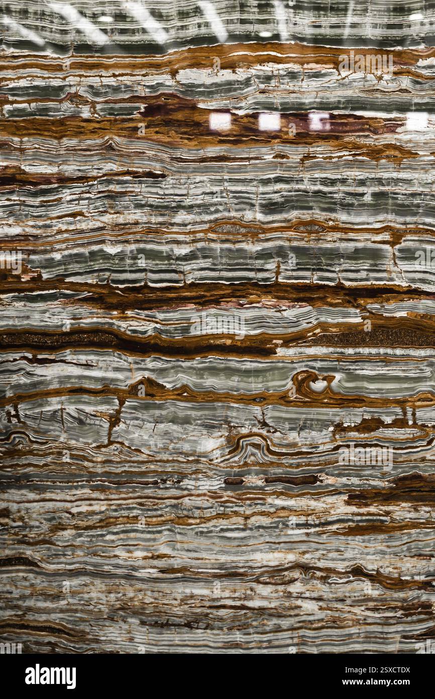 Superficie in onice a strati con sfumature marroni e consistenza in pietra naturale, pietra, pietra naturale, struttura in pietra Foto Stock
