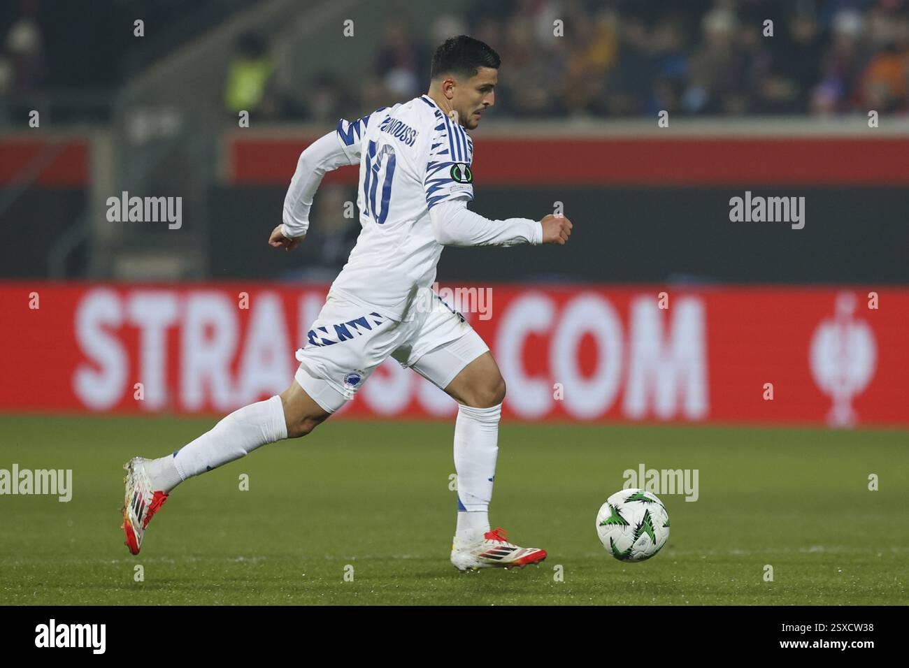 Germania: Football Conference League, play-off - 1. FC Heidenheim-FC Copenhagen -Voith-Arena, Heidenheim: Mohamed ELYOUNOUSSI FC Copenhagen sul Bal Foto Stock