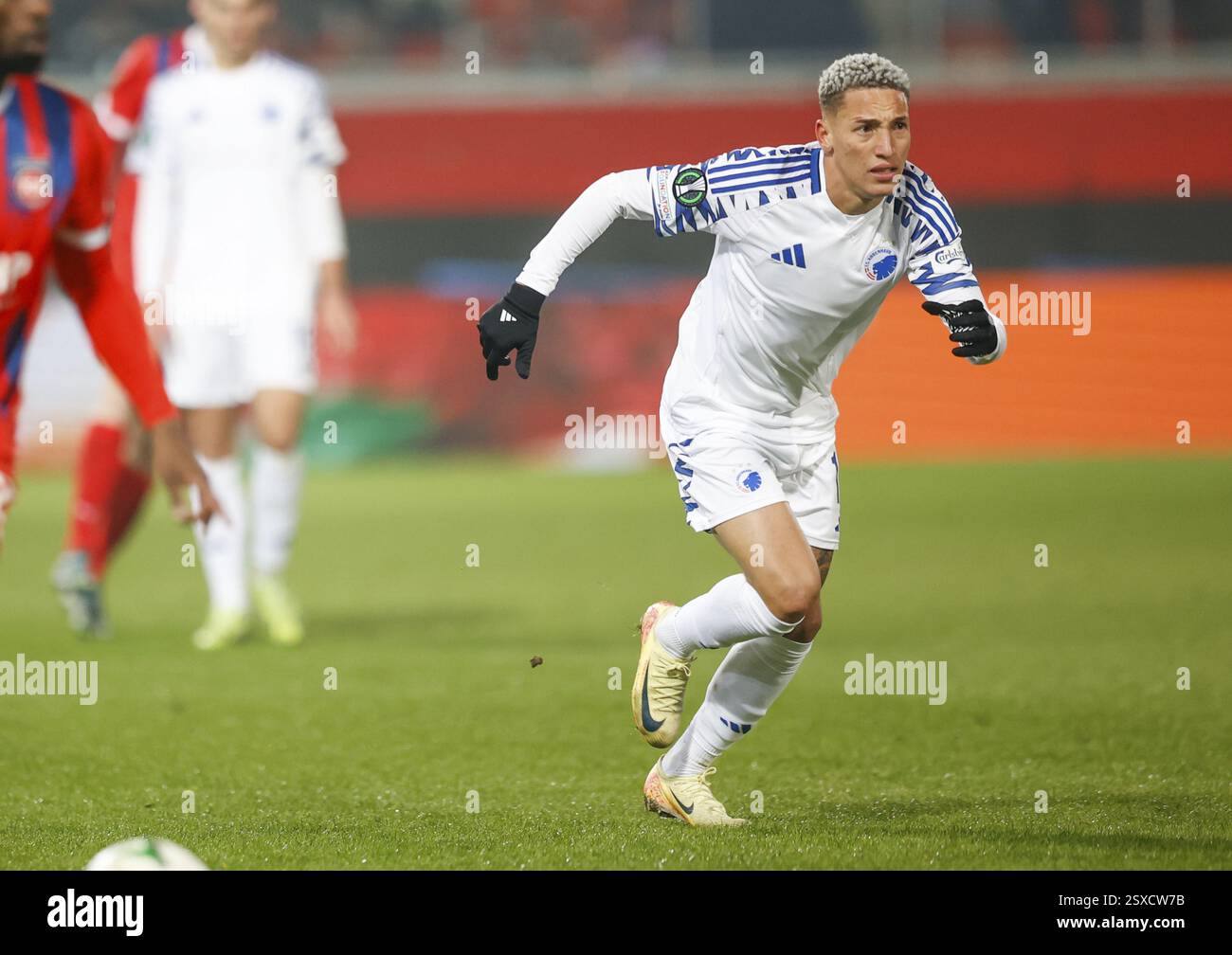 Germania: Football Conference League, play-off - 1. FC Heidenheim-FC Copenhagen -Voith-Arena, Heidenheim: ROBERT FC Copenhagen Foto Stock