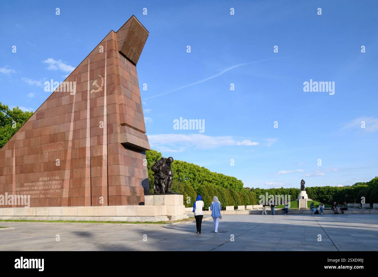 Berlino. Germania. Guerra sovietica monumento eretto nel Parco Treptower, commemora i soldati sovietici caduti nella battaglia di Berlino, Apr-May 1945. Costruito (1949) a t Foto Stock