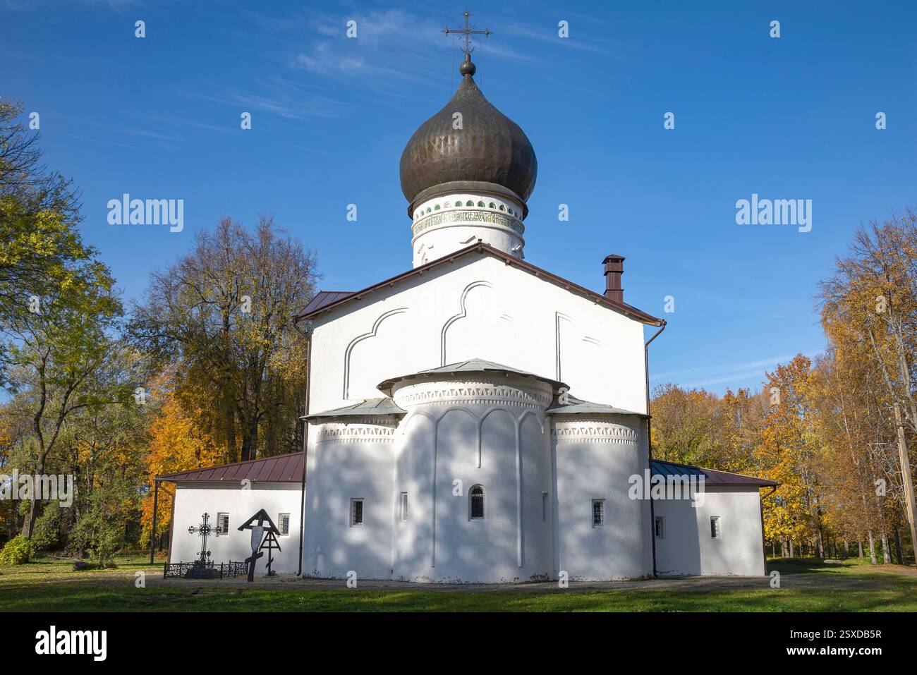 L'antica cattedrale della sovrana icona della madre di Dio. Gdov, regione di Pskov Foto Stock