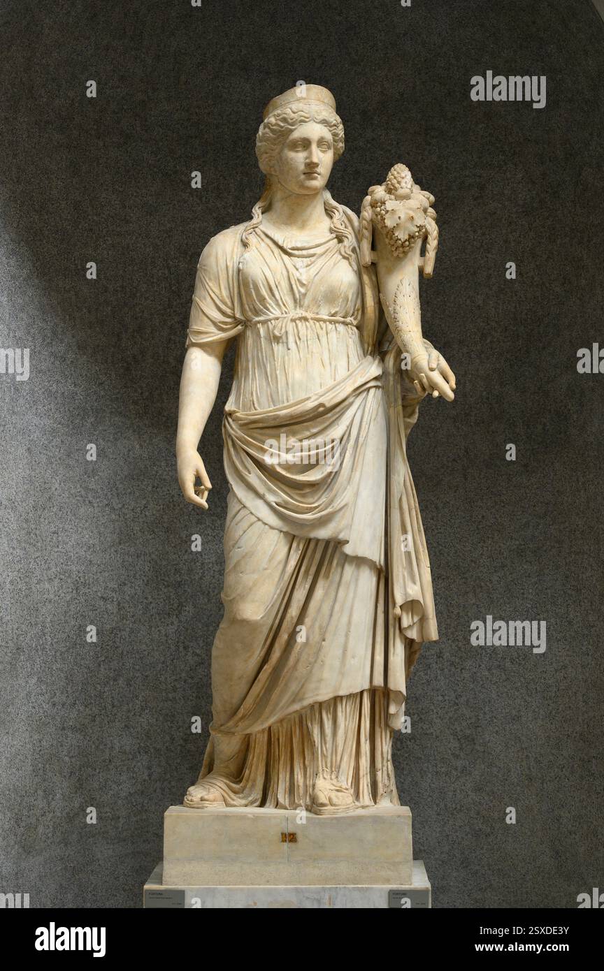 Roma. L'Italia. Statua della dea romana Fortuna / Fortune tenendo una cornucopia. Braccio Nouvo, Museo Chiaramonti, Musei Vaticani. Musei Vaticani. Testa Foto Stock