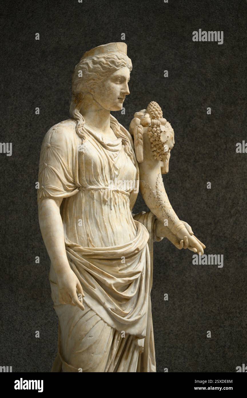 Roma. L'Italia. Statua della dea romana Fortuna / Fortune tenendo una cornucopia. Braccio Nouvo, Museo Chiaramonti, Musei Vaticani. Musei Vaticani. Testa Foto Stock