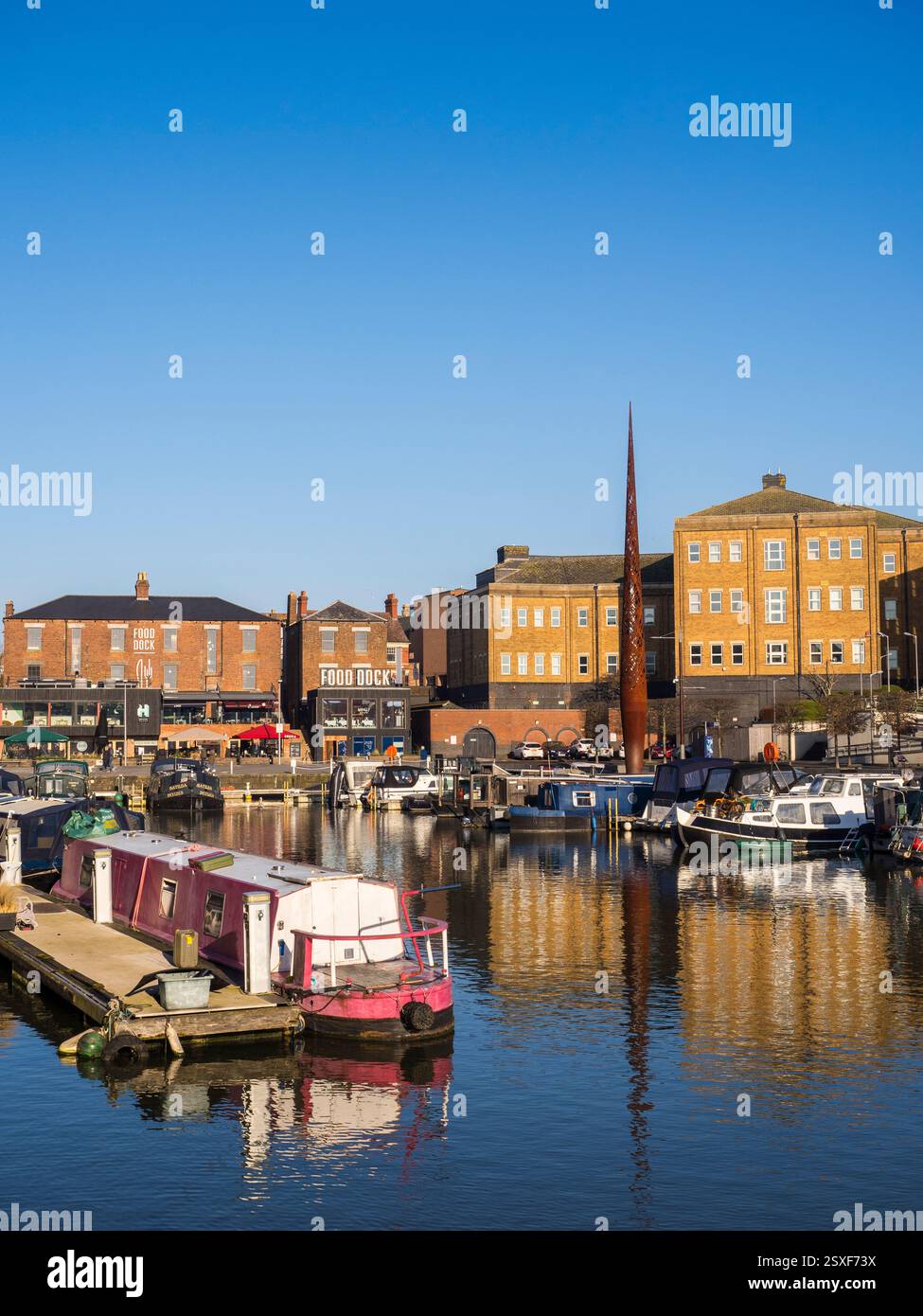 Narrow Boats, Victoria Basin, Gloucester Docks, Gloucester, Gloucestershire, Inghilterra, Regno Unito, Gran Bretagna. Foto Stock
