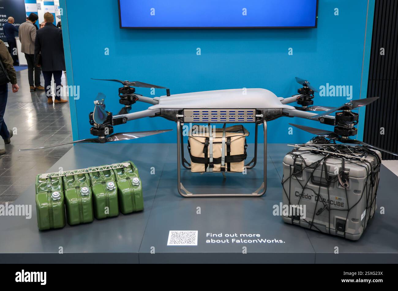 Düsseldorf, Renania settentrionale-Vestfalia, Germania - BAE Systems FalconWorks, drone alla fiera XPONENTIAL Europe 2025, fiera leader per autonomo Foto Stock