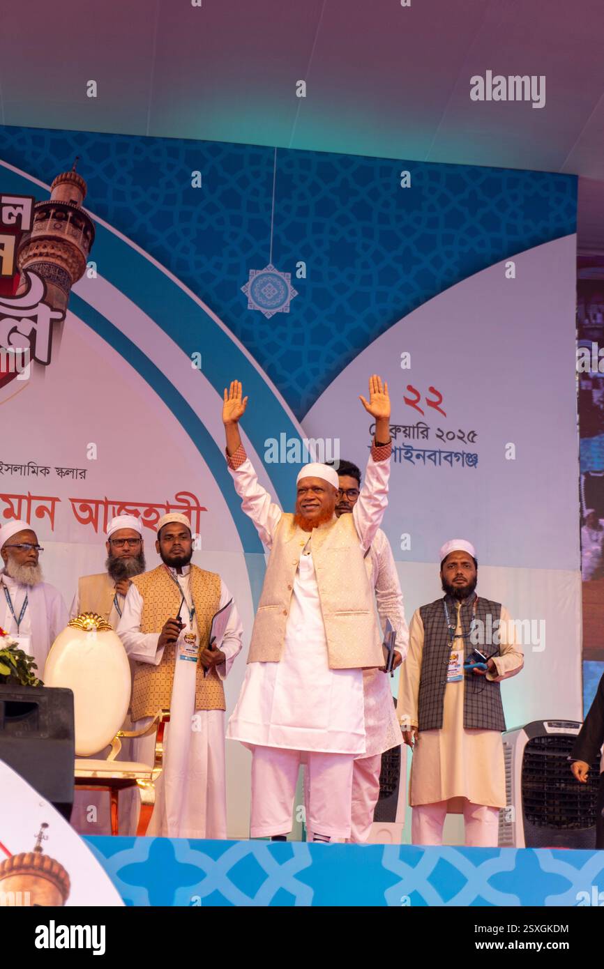 Il leader della Jamaat-e-Islami Narul Islam Bulbul saluta la folla Foto Stock