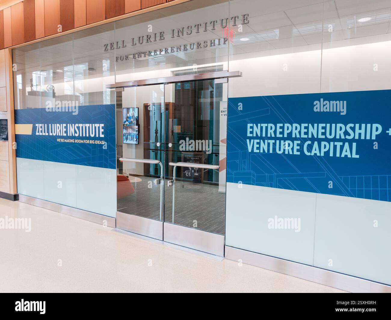 Zell Lurie Institute for Entrepreneurship presso la Stephen M. Ross School of Business, University of Michigan, Ann Arbor Michigan USA - Immagine stock catturata con smartphone