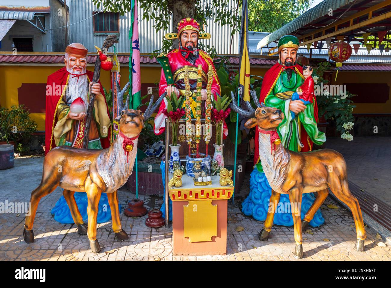Sig. Bao Culture, tempio del taoismo, villaggio di Long Thuan, Vietnam, martedì, 12 novembre 2024. Foto: David Rowland / One-Image.com Foto Stock