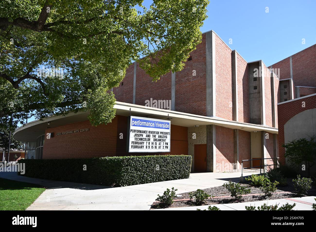 RIVERSIDE, CALIFORNIA - 23 febbraio 2024: Il Landis Performing Arts Center nel campus del Riverside City College. Foto Stock