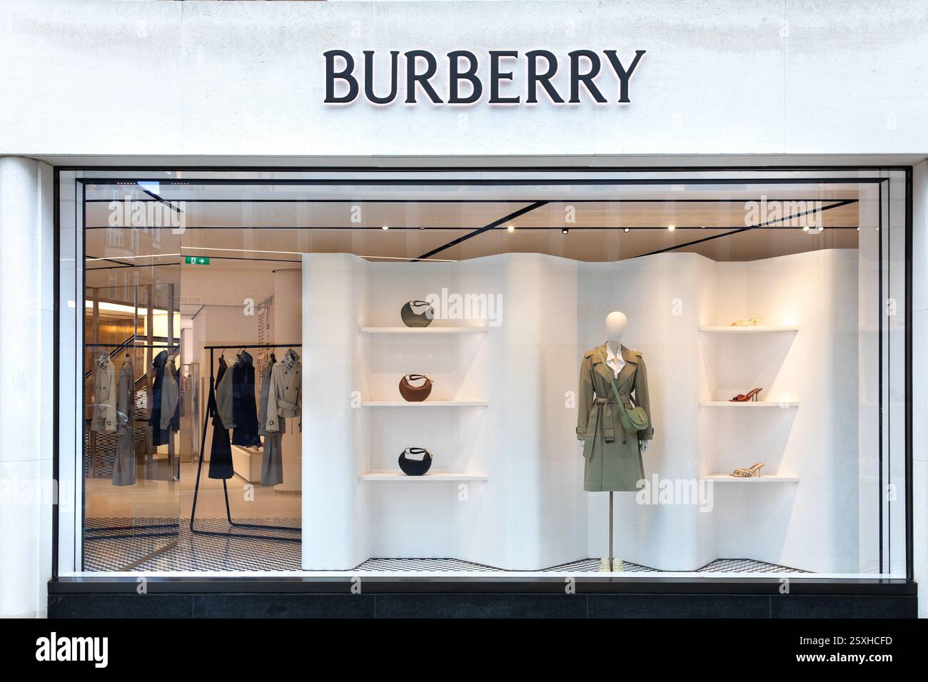 Vetrina del negozio Burberry Foto Stock