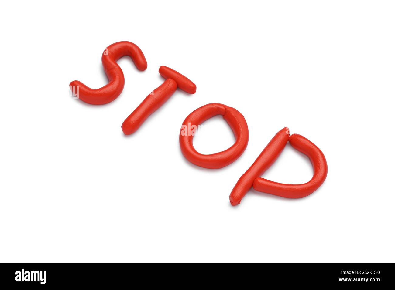 STOP rosso composto da impasto su sfondo bianco Foto Stock