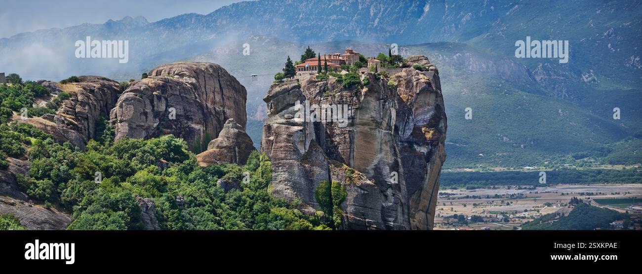 Meteora medievale Monastero topp della Santissima Trinità, (Agia Triada, Ayías Triádhos, Ayia Triada) Meteora, Grecia Foto Stock