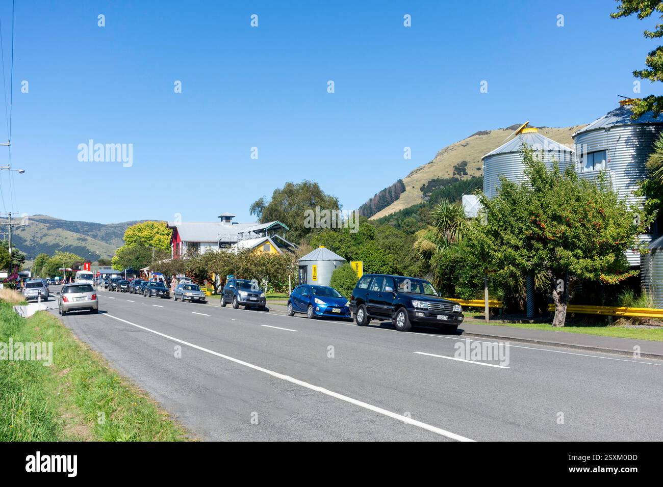 Vista della città, State Highway 75, Little River, Banks Peninsula, Canterbury Region, isola del Sud, nuova Zelanda Foto Stock