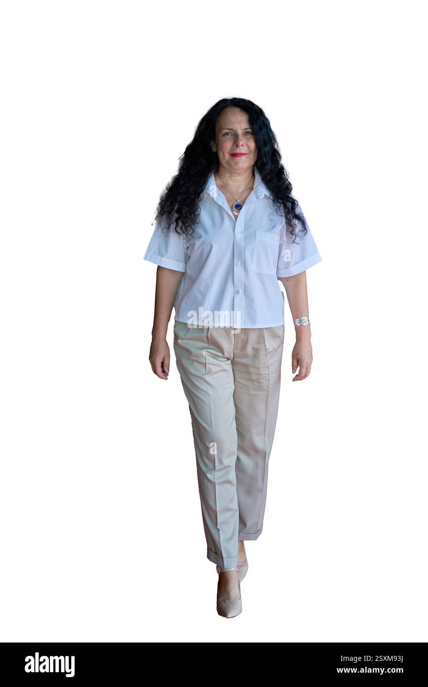 una donna anziana in elegante abito da lavoro estivo isolato, png, Foto Stock