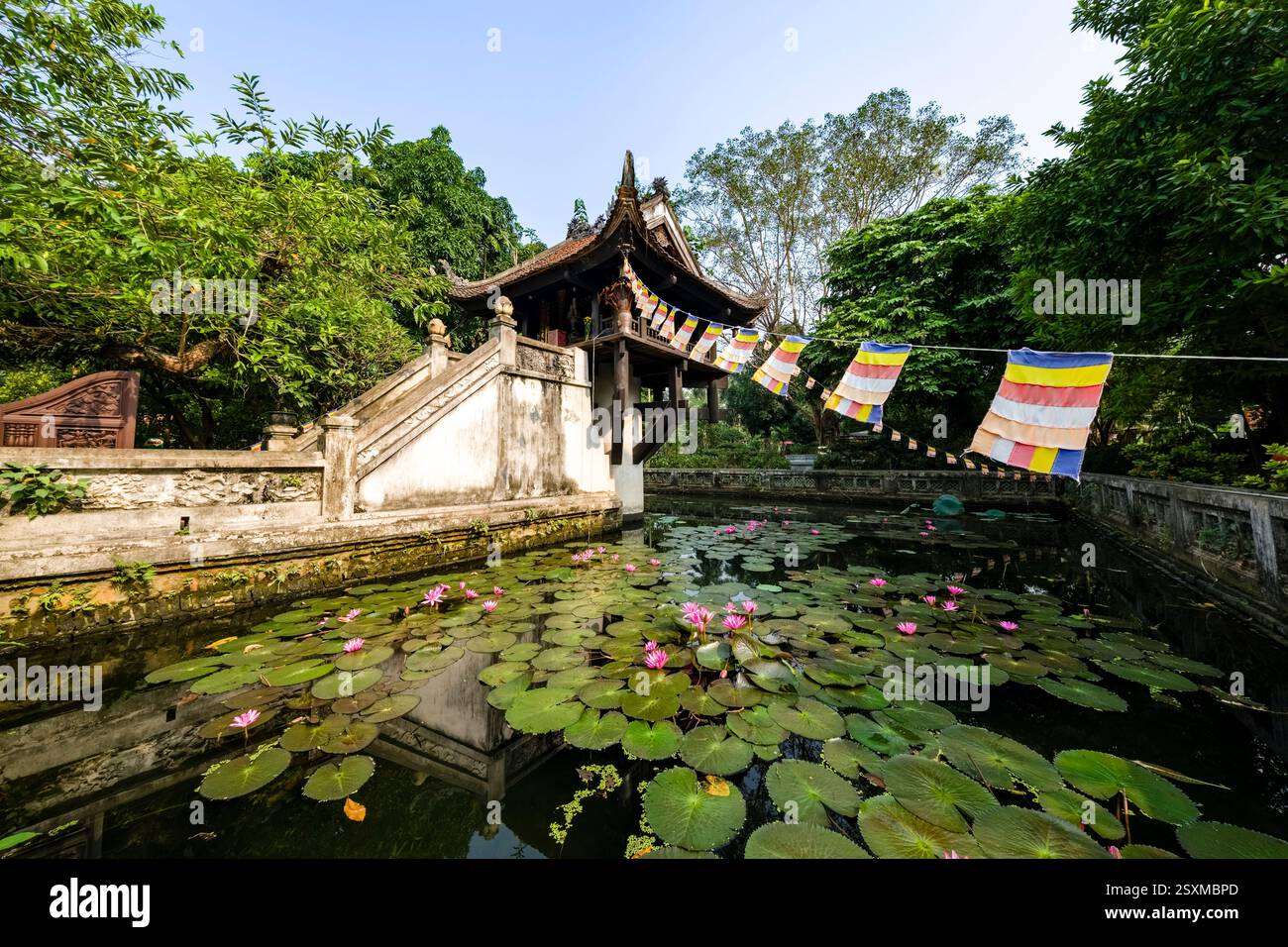 La Pagoda One Pillar, Chùa Một Cột, uno storico tempio buddista costruito originariamente nel 1049. Foto Stock