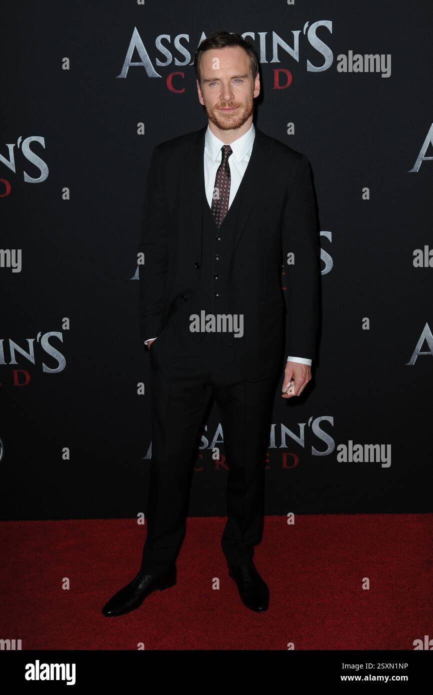 Michael Fassbender partecipa alla prima di "Assassin's Creed" a New York al teatro AMC Empire 25 il 13 dicembre 2016 a New York Foto Stock