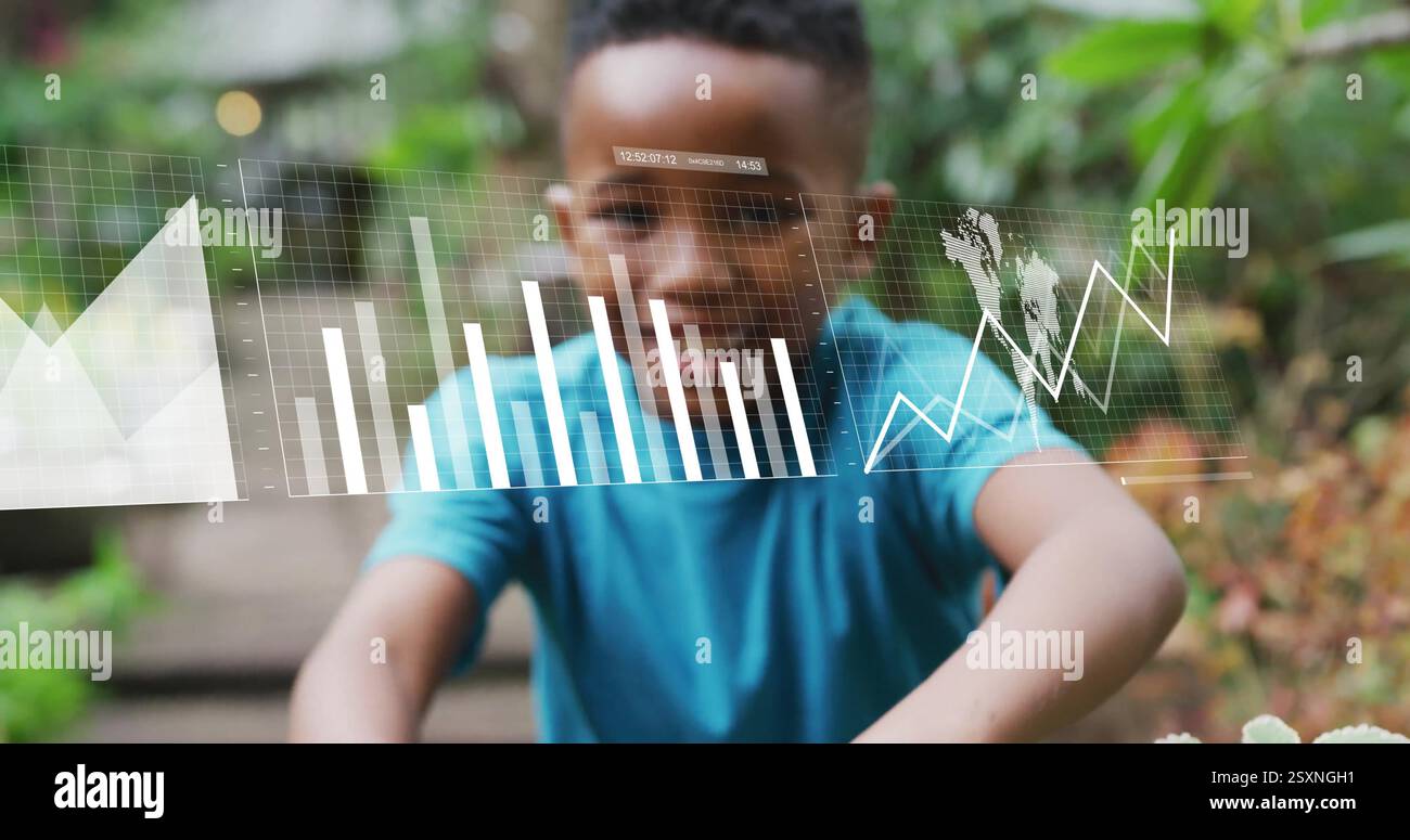 Immagine dell'elaborazione di dati finanziari su una pianta di piantagione di ragazzi afroamericani Foto Stock