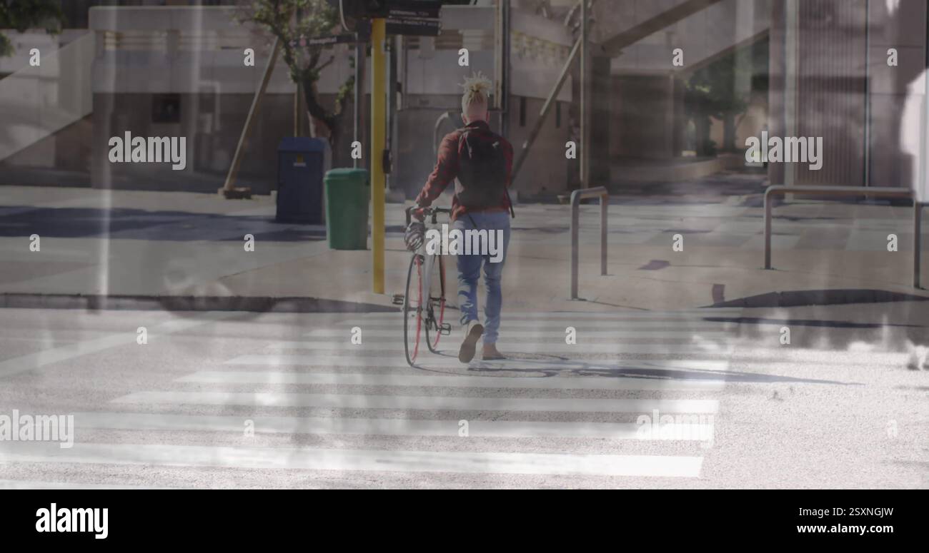 Camminare con la bicicletta lungo l'attraversamento della passeggiata, persona sopra l'immagine della strada della città Foto Stock
