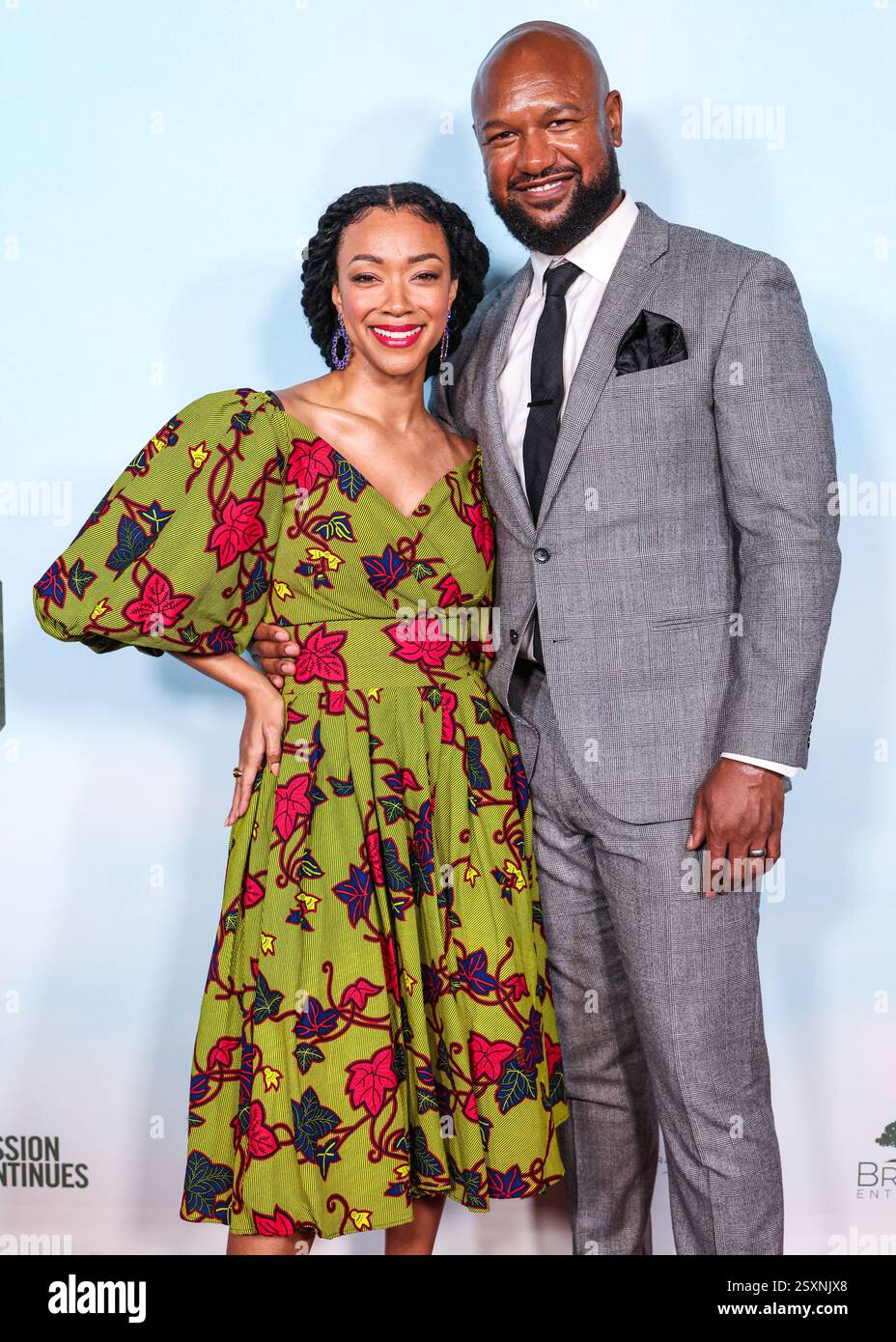 Hollywood, Stati Uniti. 24 febbraio 2025. HOLLYWOOD, LOS ANGELES, CALIFORNIA, USA - 24 FEBBRAIO: Sonequa Martin-Green e il marito Kenric Green arrivano alla proiezione speciale di Los Angeles di "My Dead Friend Zoe" della Briarcliff Entertainment tenutasi all'Hollywood Legion Theater all'Hollywood American Legion Post 43 il 24 febbraio 2025 a Hollywood, Los Angeles, California, Stati Uniti. (Foto di Xavier Collin/Image Press Agency) credito: Image Press Agency/Alamy Live News Foto Stock