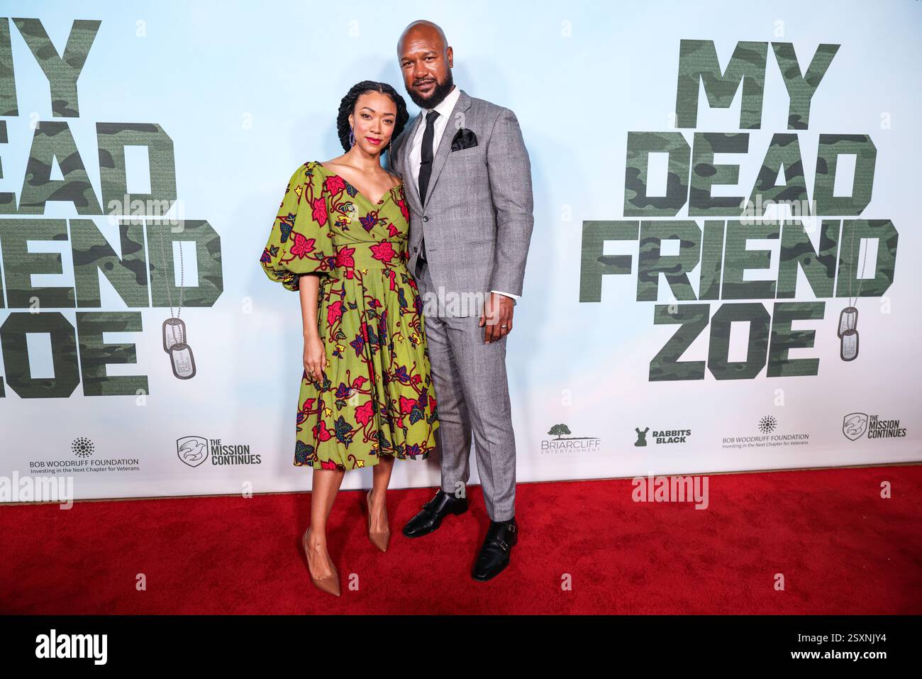 Hollywood, Stati Uniti. 24 febbraio 2025. HOLLYWOOD, LOS ANGELES, CALIFORNIA, USA - 24 FEBBRAIO: Sonequa Martin-Green e il marito Kenric Green arrivano alla proiezione speciale di Los Angeles di "My Dead Friend Zoe" della Briarcliff Entertainment tenutasi all'Hollywood Legion Theater all'Hollywood American Legion Post 43 il 24 febbraio 2025 a Hollywood, Los Angeles, California, Stati Uniti. (Foto di Xavier Collin/Image Press Agency) credito: Image Press Agency/Alamy Live News Foto Stock