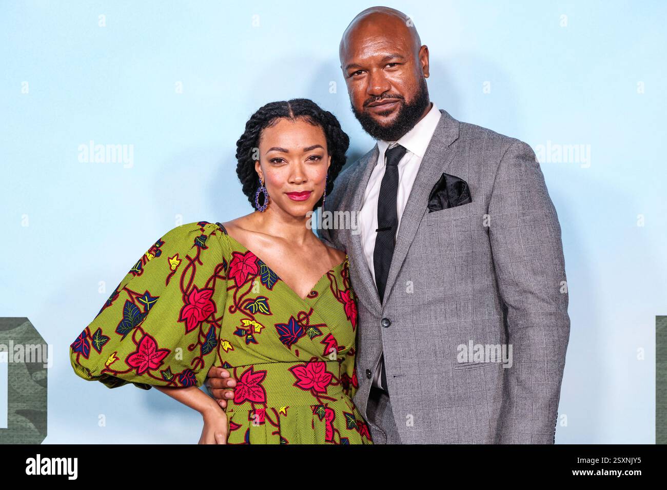 Hollywood, Stati Uniti. 24 febbraio 2025. HOLLYWOOD, LOS ANGELES, CALIFORNIA, USA - 24 FEBBRAIO: Sonequa Martin-Green e il marito Kenric Green arrivano alla proiezione speciale di Los Angeles di "My Dead Friend Zoe" della Briarcliff Entertainment tenutasi all'Hollywood Legion Theater all'Hollywood American Legion Post 43 il 24 febbraio 2025 a Hollywood, Los Angeles, California, Stati Uniti. (Foto di Xavier Collin/Image Press Agency) credito: Image Press Agency/Alamy Live News Foto Stock