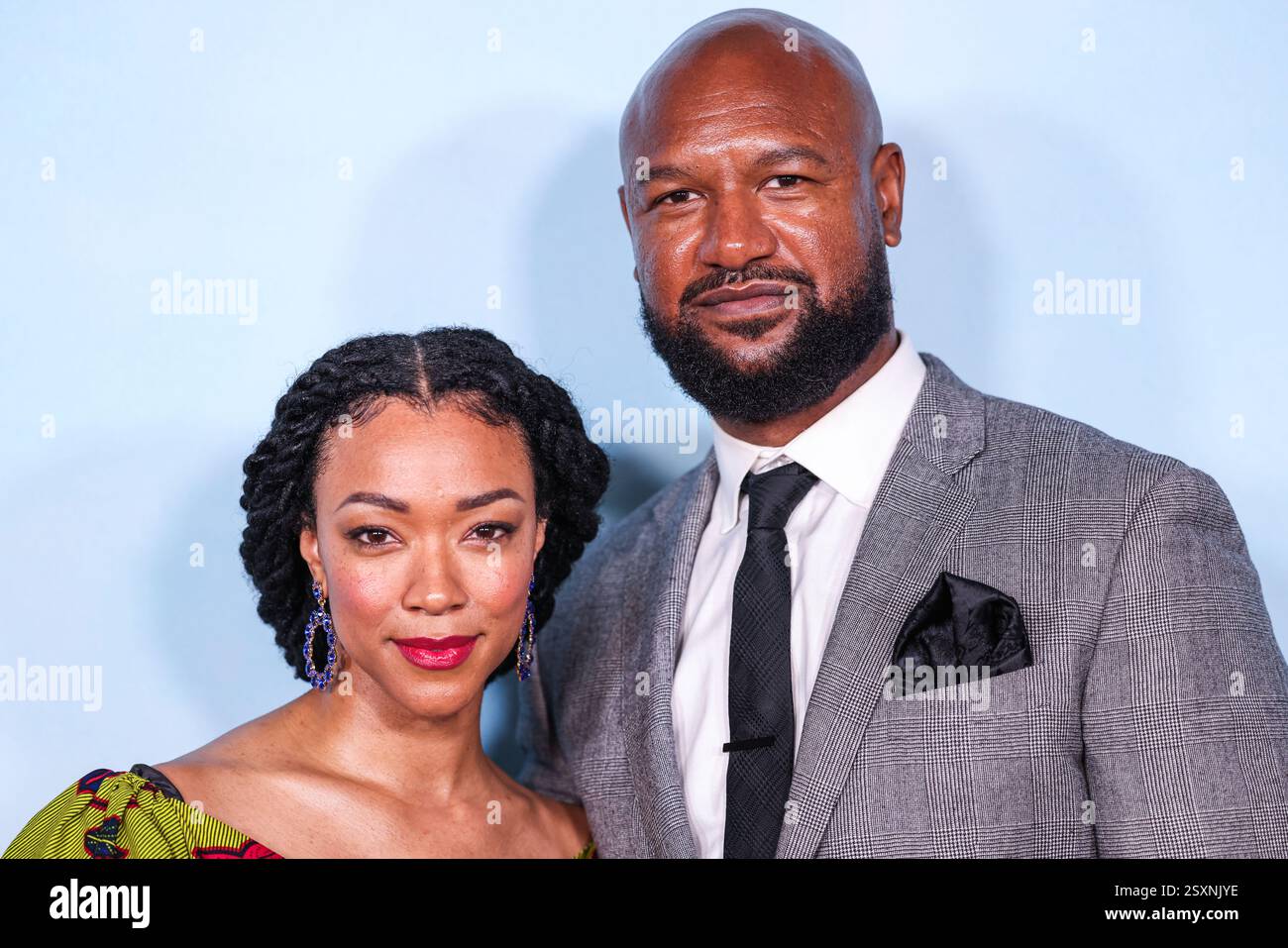 Hollywood, Stati Uniti. 24 febbraio 2025. HOLLYWOOD, LOS ANGELES, CALIFORNIA, USA - 24 FEBBRAIO: Sonequa Martin-Green e il marito Kenric Green arrivano alla proiezione speciale di Los Angeles di "My Dead Friend Zoe" della Briarcliff Entertainment tenutasi all'Hollywood Legion Theater all'Hollywood American Legion Post 43 il 24 febbraio 2025 a Hollywood, Los Angeles, California, Stati Uniti. (Foto di Xavier Collin/Image Press Agency) credito: Image Press Agency/Alamy Live News Foto Stock