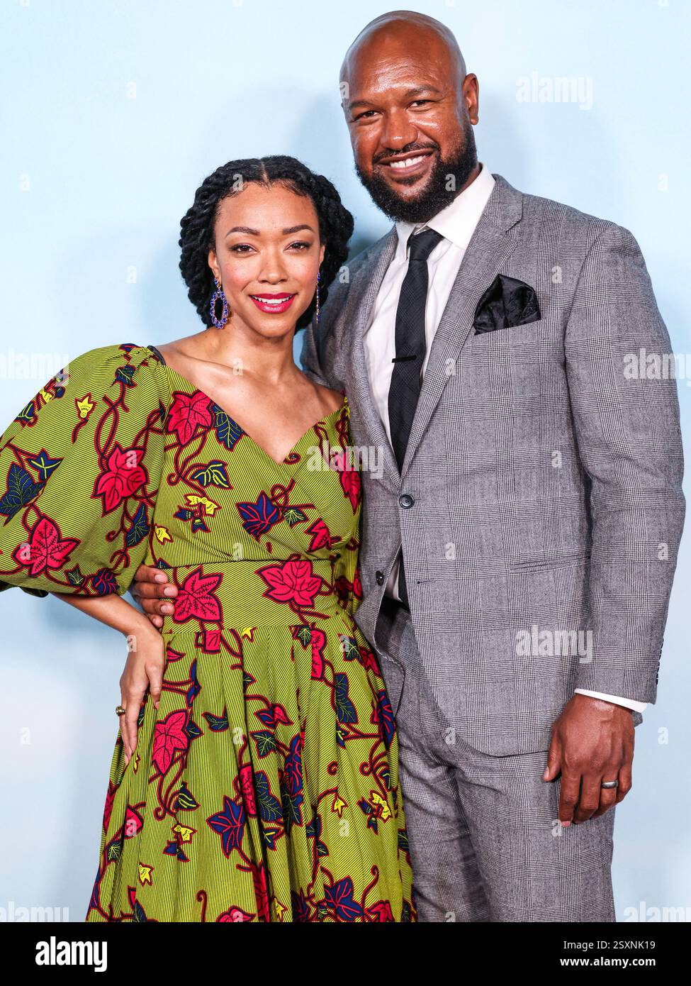 Hollywood, Stati Uniti. 24 febbraio 2025. HOLLYWOOD, LOS ANGELES, CALIFORNIA, USA - 24 FEBBRAIO: Sonequa Martin-Green e il marito Kenric Green arrivano alla proiezione speciale di Los Angeles di "My Dead Friend Zoe" della Briarcliff Entertainment tenutasi all'Hollywood Legion Theater all'Hollywood American Legion Post 43 il 24 febbraio 2025 a Hollywood, Los Angeles, California, Stati Uniti. (Foto di Xavier Collin/Image Press Agency) credito: Image Press Agency/Alamy Live News Foto Stock