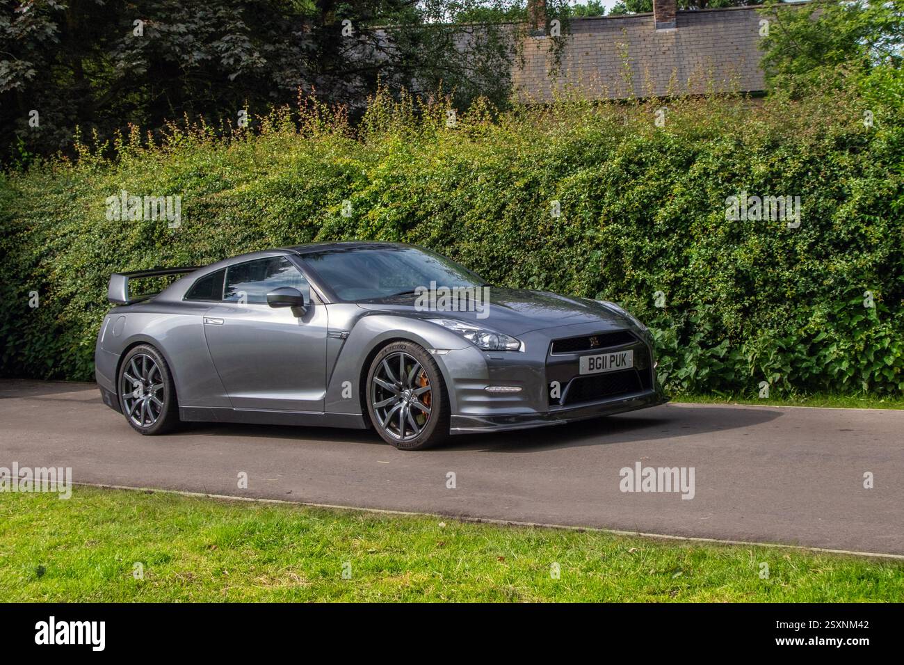 2011 Grey Nissan GT-R Premium Edition S-A V6 485 Auto Coupé benzina 3799 cc, 4 porte, 4 ruote motrici con motore V6 3,8. Sarai guidato nel parco storico di Worden Park, Leyland, Regno Unito Foto Stock
