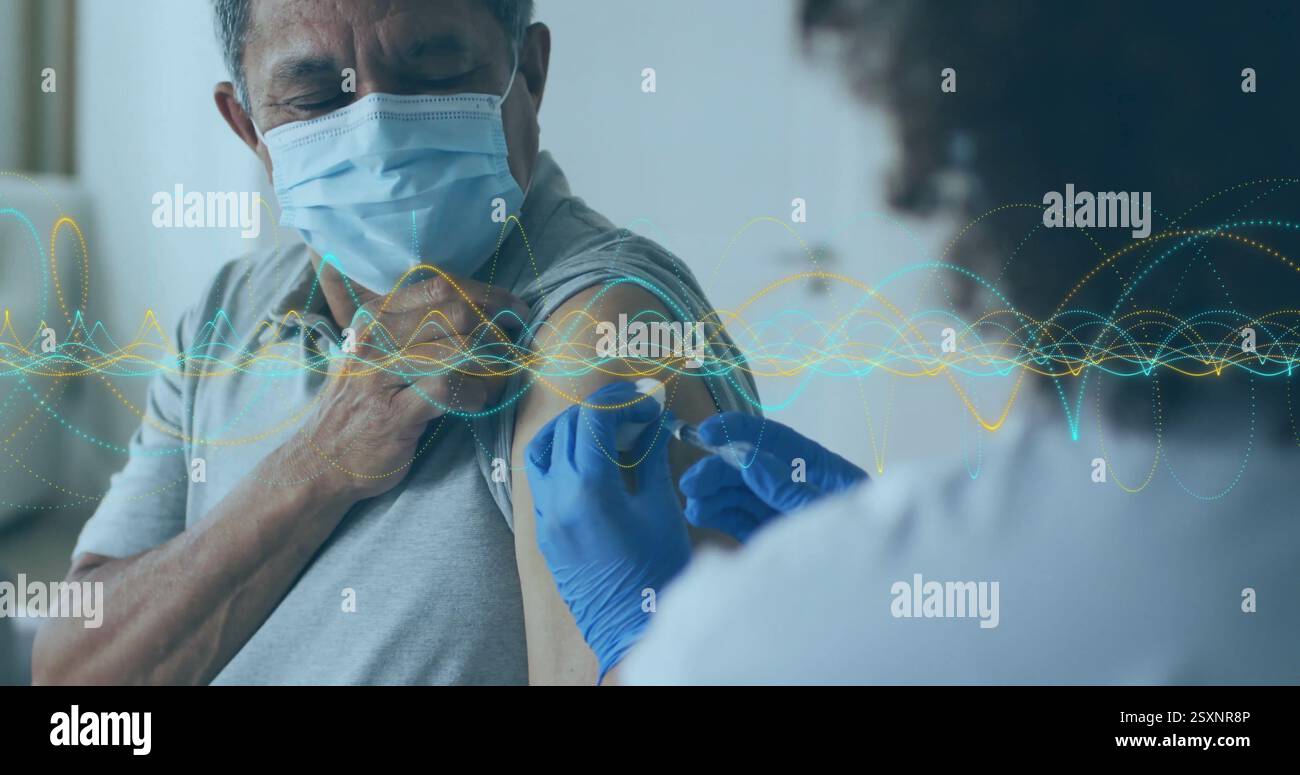 In fase di vaccinazione, uomo anziano con maschera e infermiere, immagine delle onde dati Foto Stock