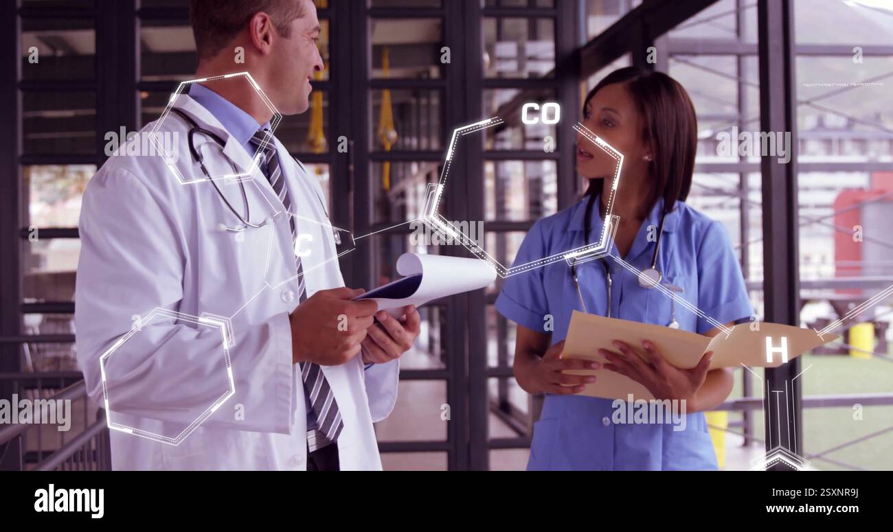 Immagine dell'elaborazione dei dati scientifici su diversi medici Foto Stock