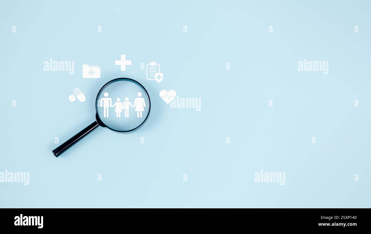Assicurazione sanitaria e concetto di benessere medico, pianificazione dell'assistenza sanitaria, famiglia e un segno più su lente d'ingrandimento rappresenta protezione e assicurazione, re Foto Stock