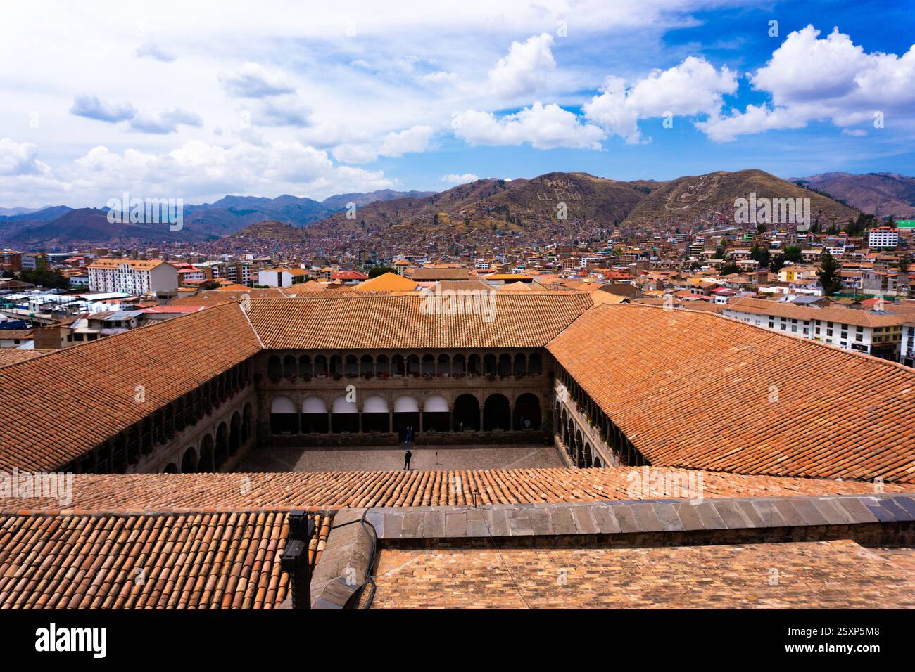 Famoso sito religioso e storico, il Convento di Santo Domingo, costruito sulle fondamenta del Tempio di Qoricancha, un'attrazione popolare a Cusco in Perù Foto Stock