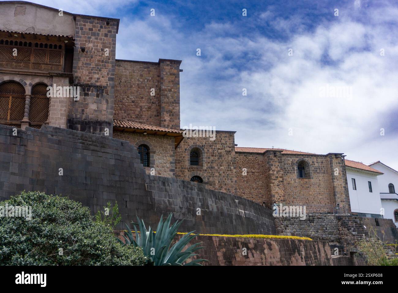 Tempio di Coricancha a Cusco, in Perù, un sito storico imperdibile che unisce il patrimonio Inca e spagnolo Foto Stock
