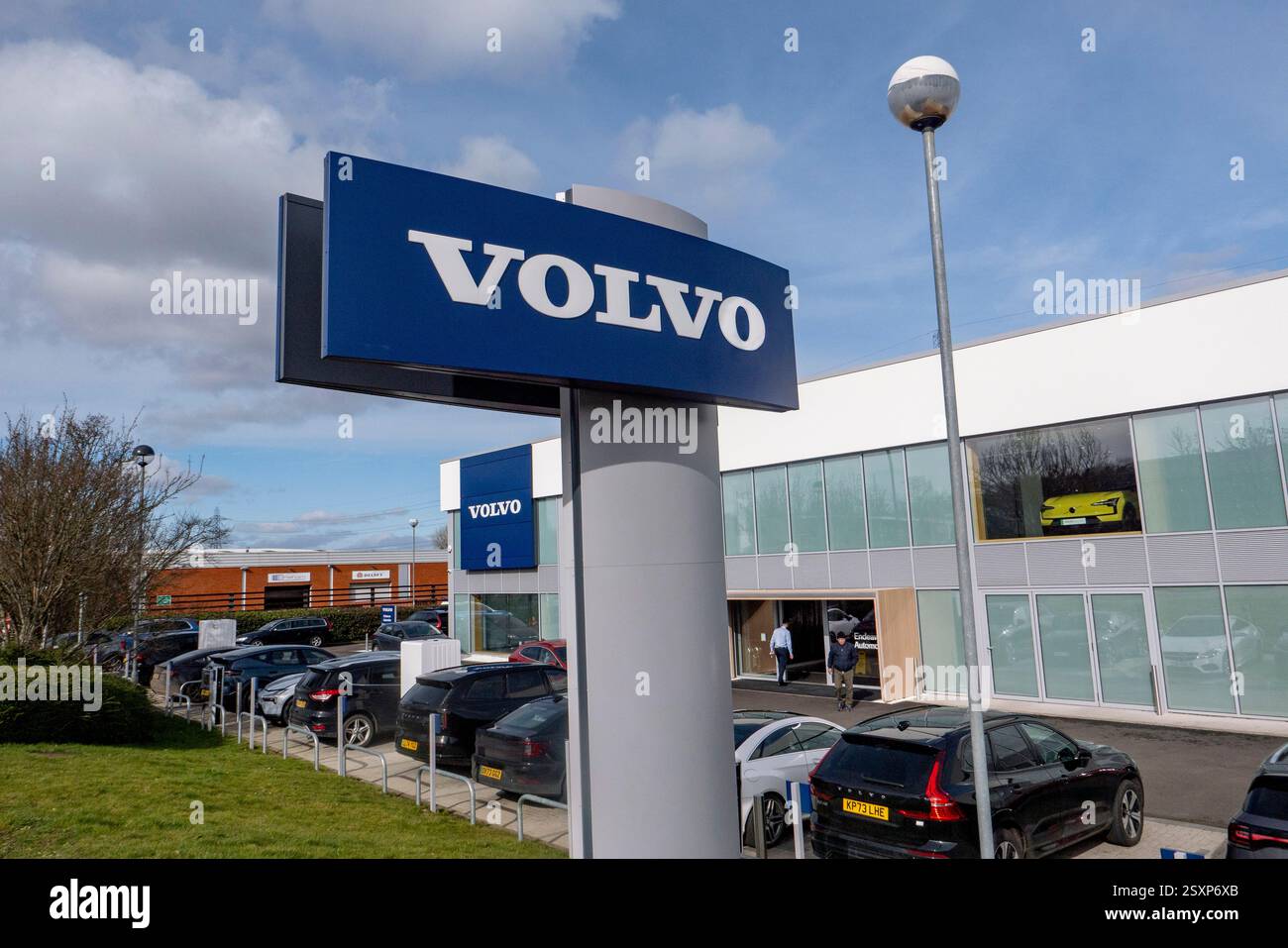 Uno showroom Volvo nel Centennial Park di Elstree, Borehamwood, Londra, Inghilterra. Foto: SMP News Foto Stock