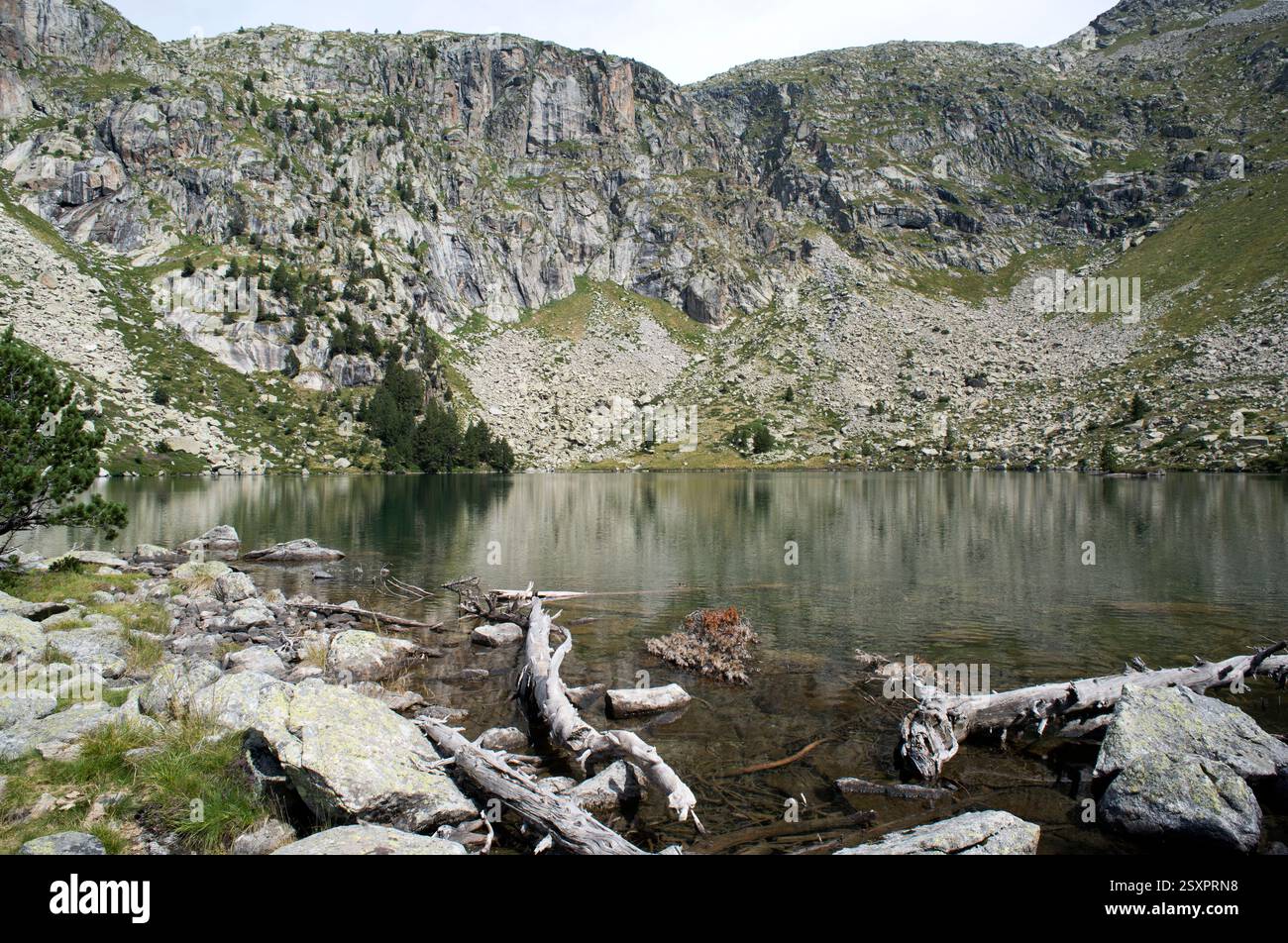 Parco nazionale Aigüestortes i Estany de Sant Maurici. Estany Rodó. Situato tra Espot e Vall de Boí. Alta Ribaganza, Lleida, Catalogna, Spagna. Foto Stock