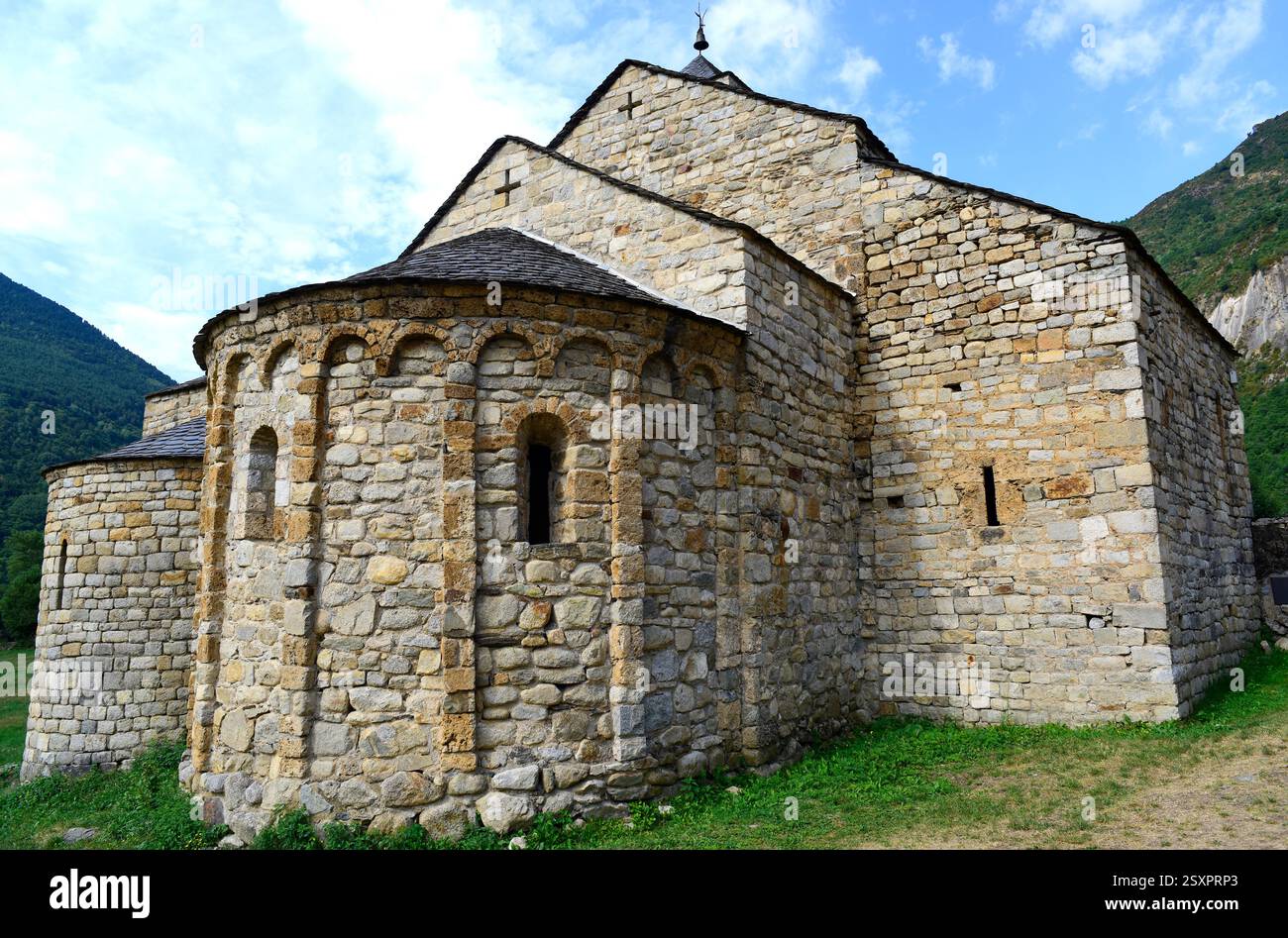 Barruera, chiesa di Sant Feliu (romanica, XI-XII secolo). Patrimonio dell'umanità dell'UNESCO; comune di Vall de Boí, alta Ribaganza, Lleida, Catalogna, Spagna. Foto Stock