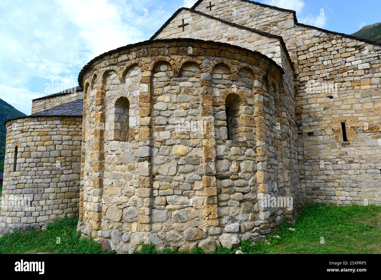 Barruera, chiesa di Sant Feliu (romanica, XI-XII secolo). Patrimonio dell'umanità dell'UNESCO; comune di Vall de Boí, alta Ribaganza, Lleida, Catalogna, Spagna. Foto Stock