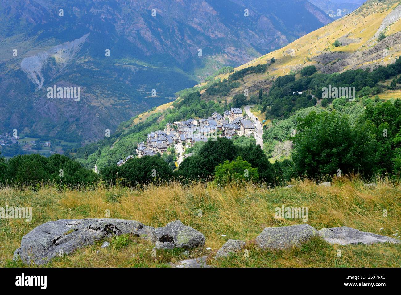 Taüll o Tahull, vista panoramica. Comune di Vall de Boí, alta Ribaganza, Lleida, Catalogna, Spagna. Foto Stock