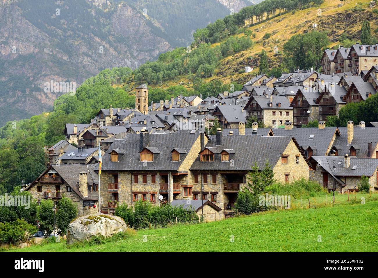 Taüll o Tahull, vista panoramica. Comune di Vall de Boí, alta Ribaganza, Lleida, Catalogna, Spagna. Foto Stock