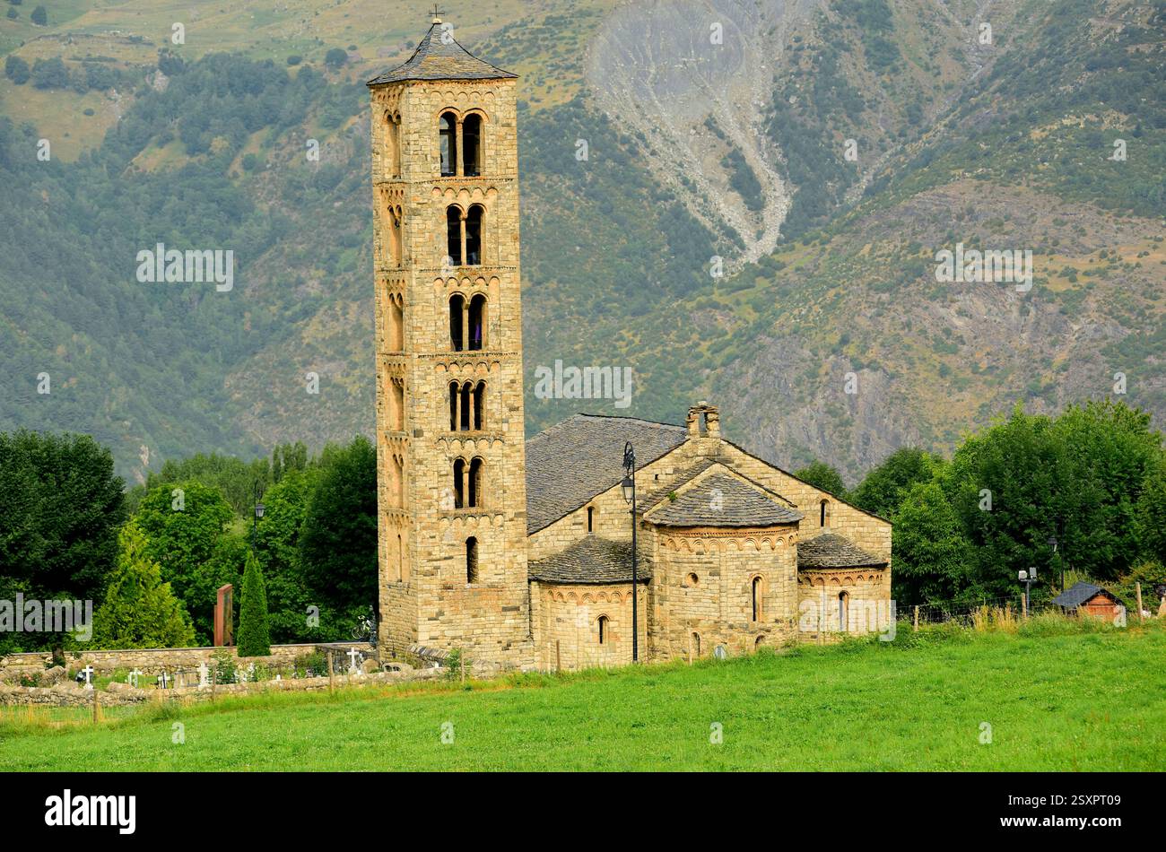 Taüll, chiesa di Sant Climent (romanica, XI secolo). Patrimonio mondiale dell'UNESCO. Vall de Boí, alta Ribaganza, Lleida, Catalogna, Spagna. Foto Stock