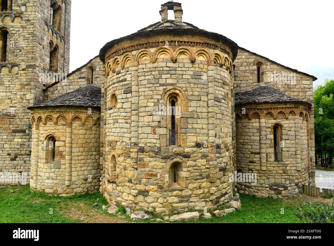 Taüll, chiesa di Sant Climent (romanica, XI secolo). Patrimonio mondiale dell'UNESCO. Absidi. Vall de Boí, alta Ribaganza, Lleida, Catalogna, Spagna. Foto Stock